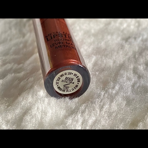 𝙺𝚢𝚕𝚒𝚎 𝙲𝚘𝚜𝚖𝚎𝚝𝚒𝚌𝚜 𝙼𝚎𝚝𝚊𝚕𝚕𝚒𝚌 𝙻𝚒𝚙𝚜𝚝𝚒𝚌𝚔 - Picture 4 of 5